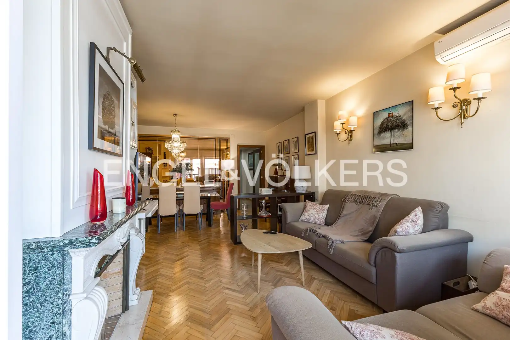 Sala de estar de Piso en venta en Barcelona con Calefacción, Parquet y Amueblado