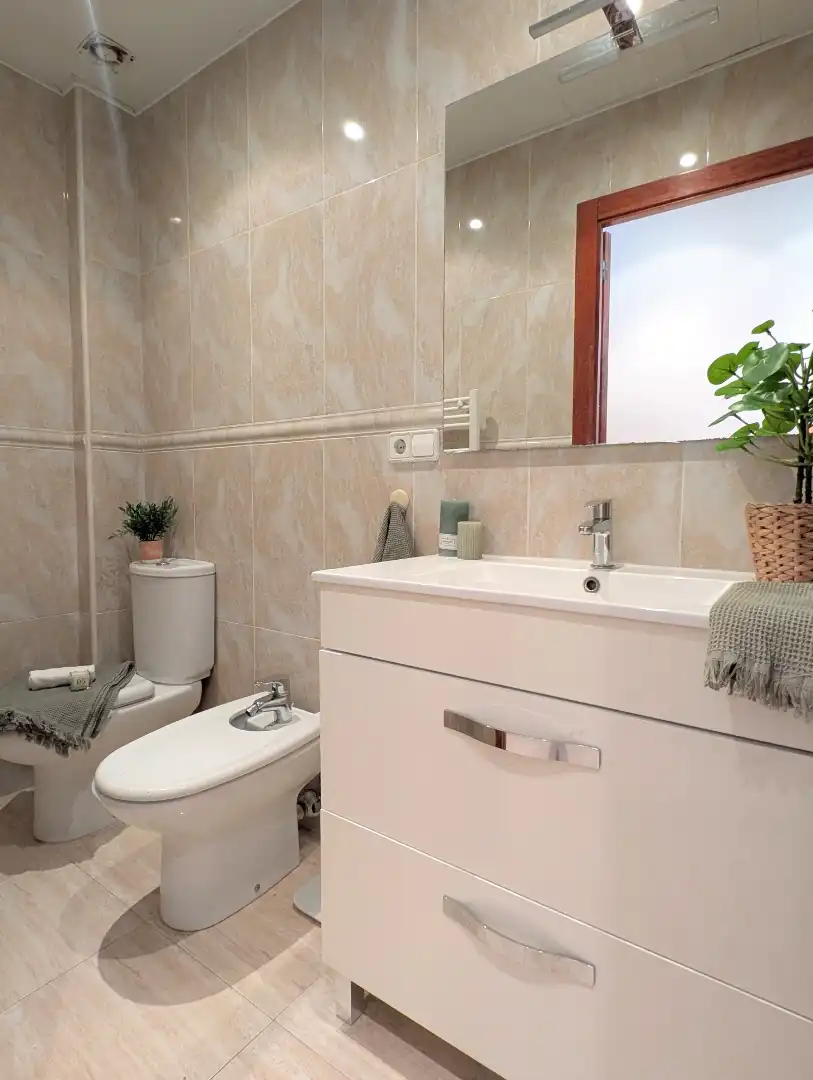 Badezimmer von Erdgeschoss zum Verkauf in Mataró mit Klimaanlage, Heizung und Terrasse