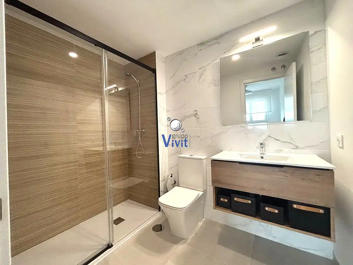 Baño de Piso de alquiler en Umbrete con Aire acondicionado, Parquet y Terraza