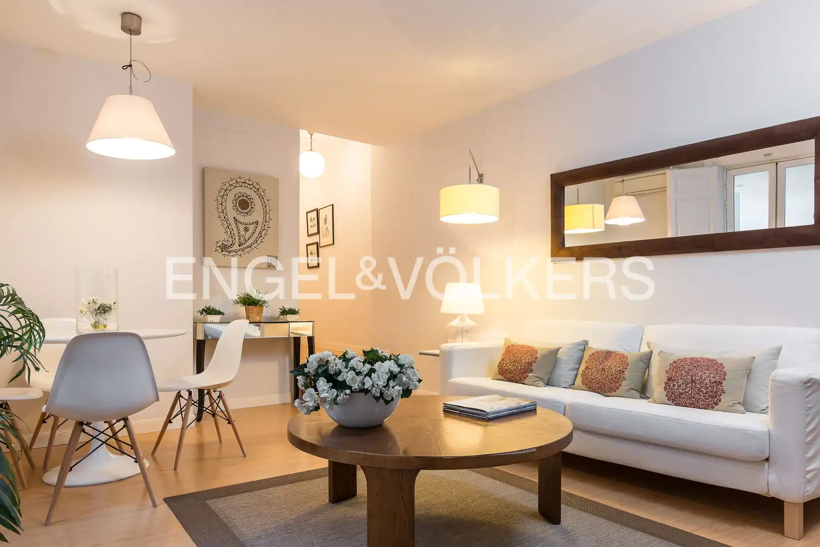 Living room of Flat for rent in Madrid  with Air Conditioner, Heating and Furnished
