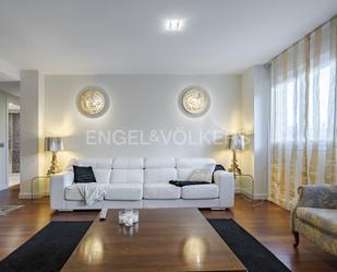 Living room of Duplex to rent in  Madrid Capital  with Air Conditioner, Heating and Parquet flooring