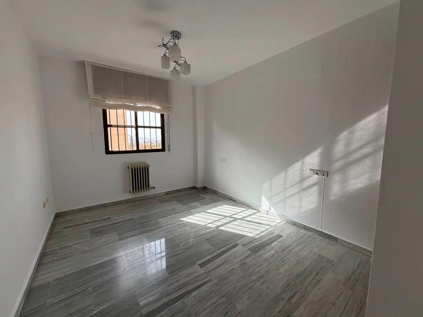 Bedroom of Flat for rent in Granada  with Air Conditioner, Heating and Washing machine