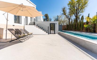 Swimming pool of House or chalet for sale in Villaviciosa de Odón  with Air Conditioner, Heating and Private garden
