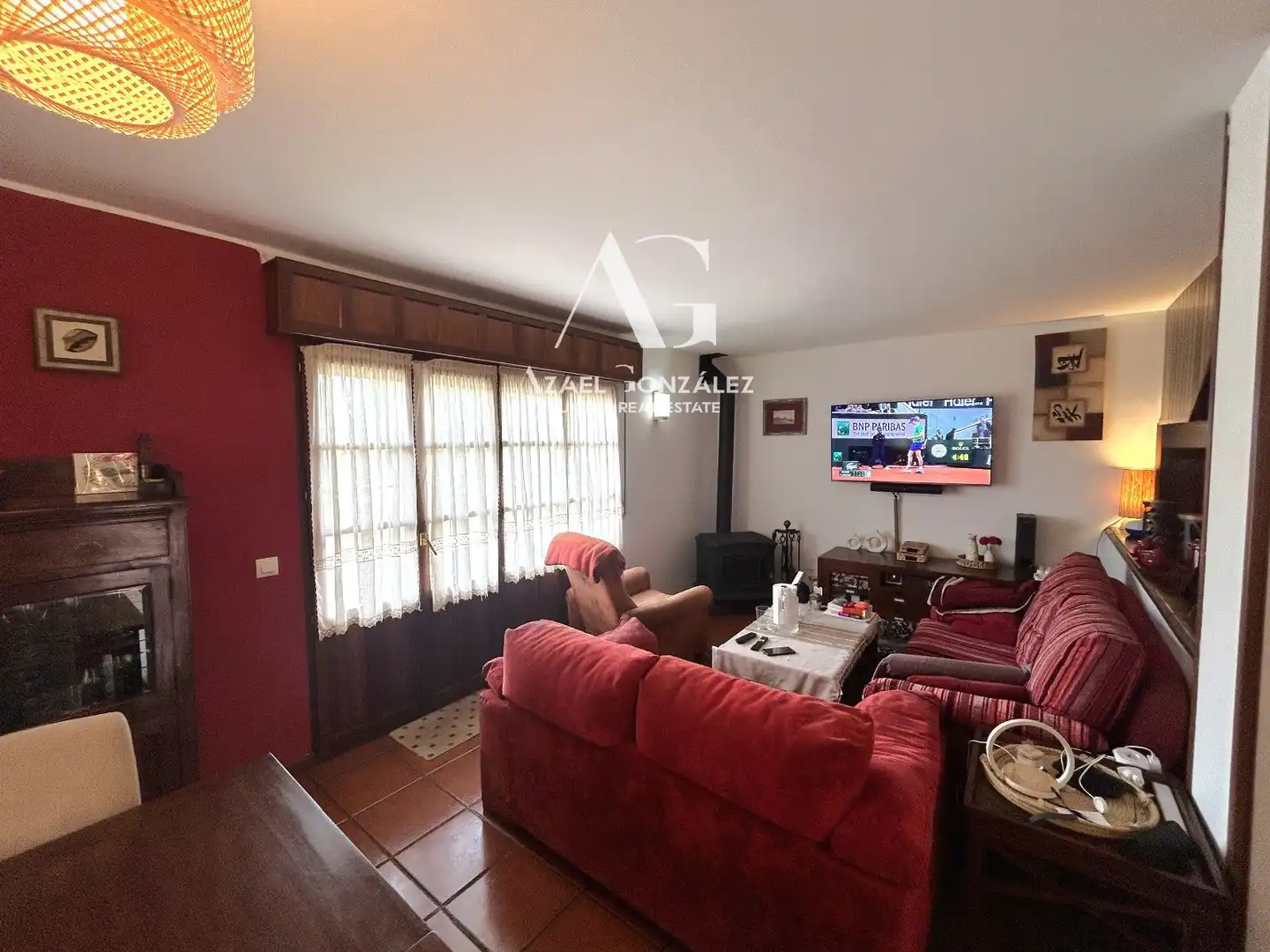 Sala de estar de Casa adosada en venta en Cabezón de la Sal con Calefacción, Jardín privado y Terraza