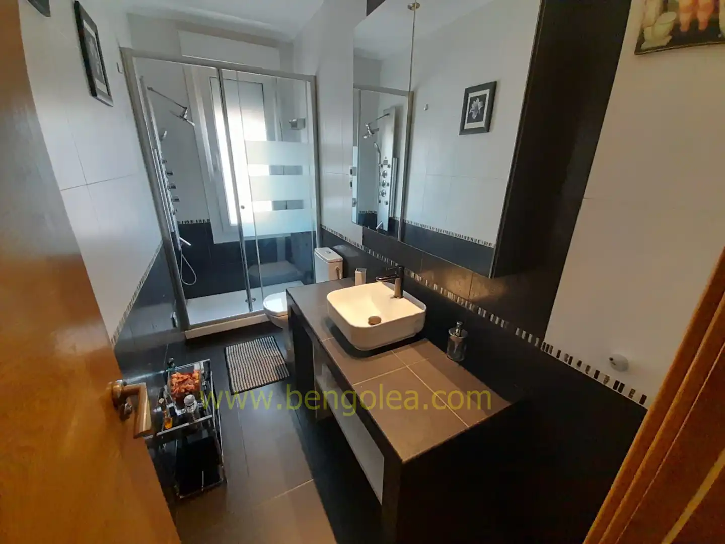 Baño de Piso en venta en Barakaldo  con Calefacción y Amueblado