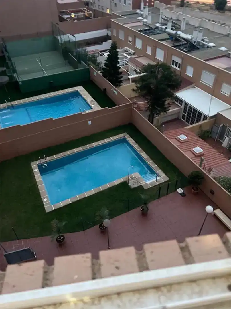 Piscina de Pis en venda en Almería amb Aire condicionat, Jardí privat i Parquet