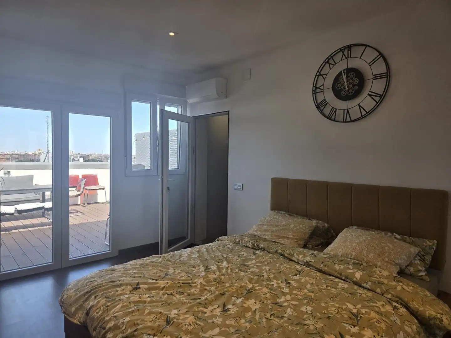 Schlafzimmer von Dachboden zum Verkauf in Valencia mit Klimaanlage, Terrasse und Möbliert