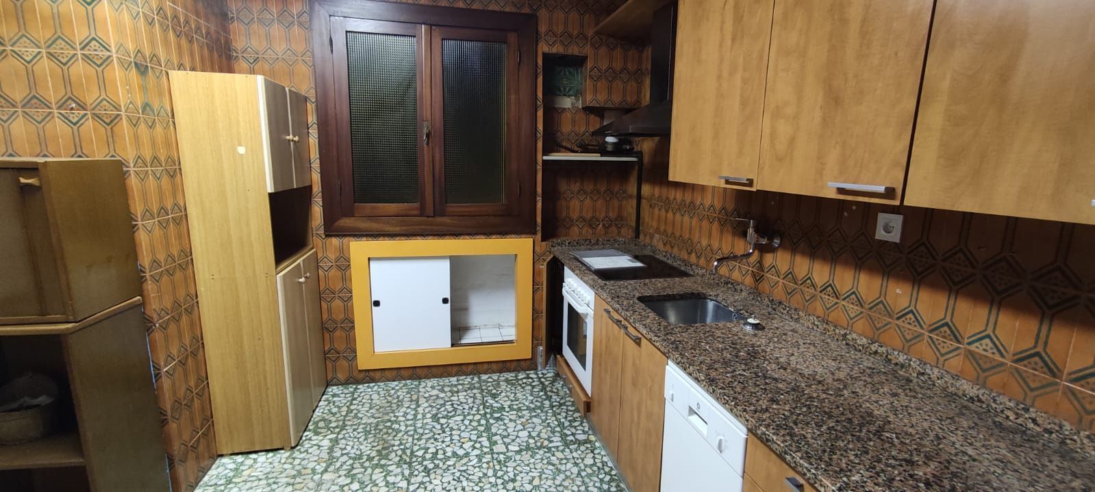 Kitchen of Flat to share in Durango  with Heating and Furnished