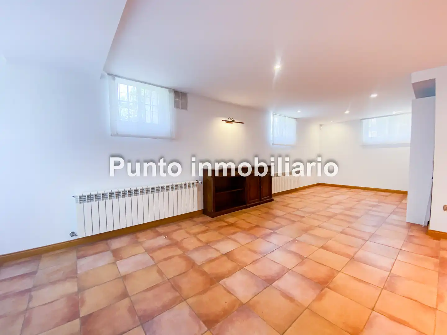 Casa adosada de alquiler en Valladolid con Aire acondicionado, Calefacción y Jardín privado