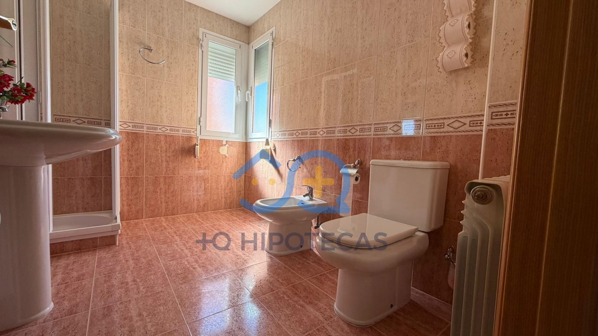 Baño de Piso en venta en  Toledo Capital con Aire acondicionado, Terraza y Trastero