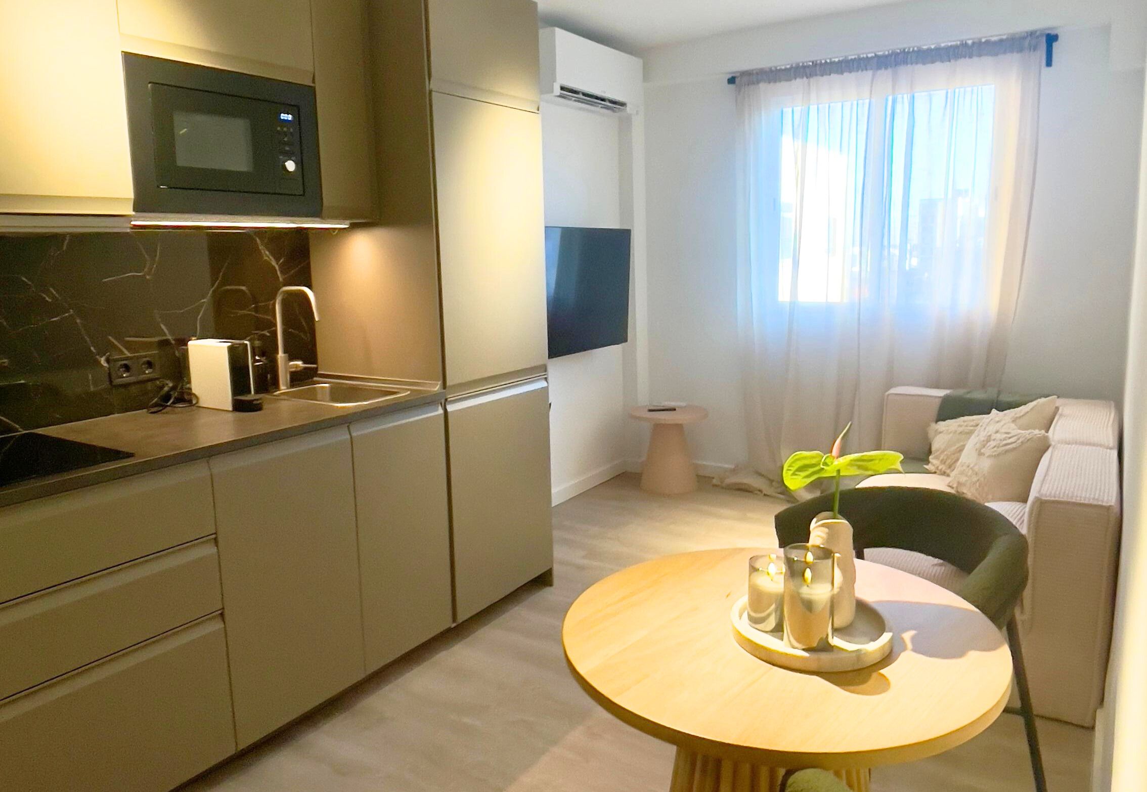 Cuina de Apartament de lloguer en  Palma de Mallorca amb Aire condicionat i Moblat