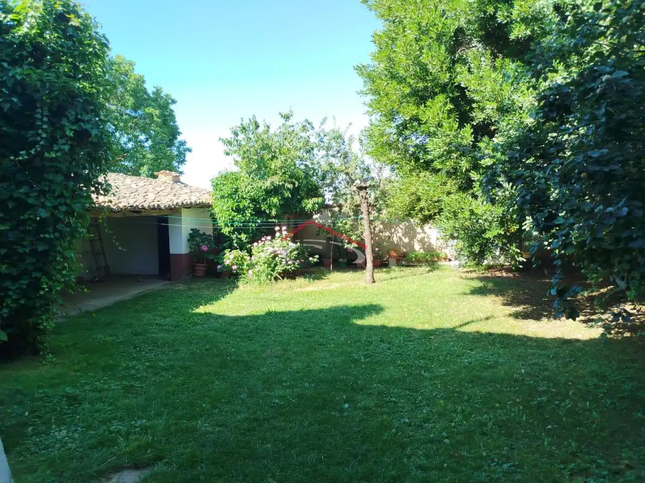 Jardí de Casa o xalet en venda en Onzonilla amb Jardí privat i Traster