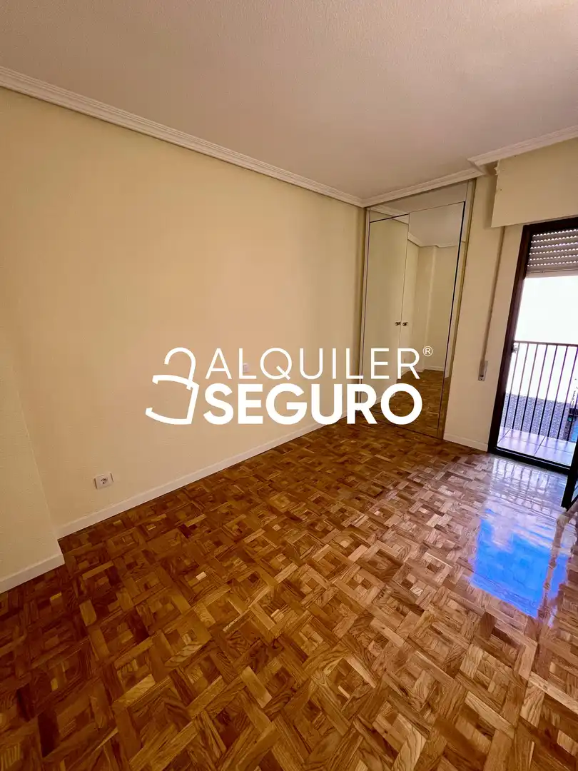 Bedroom of Flat for rent in Madrid  with Air Conditioner, Heating and Terrace