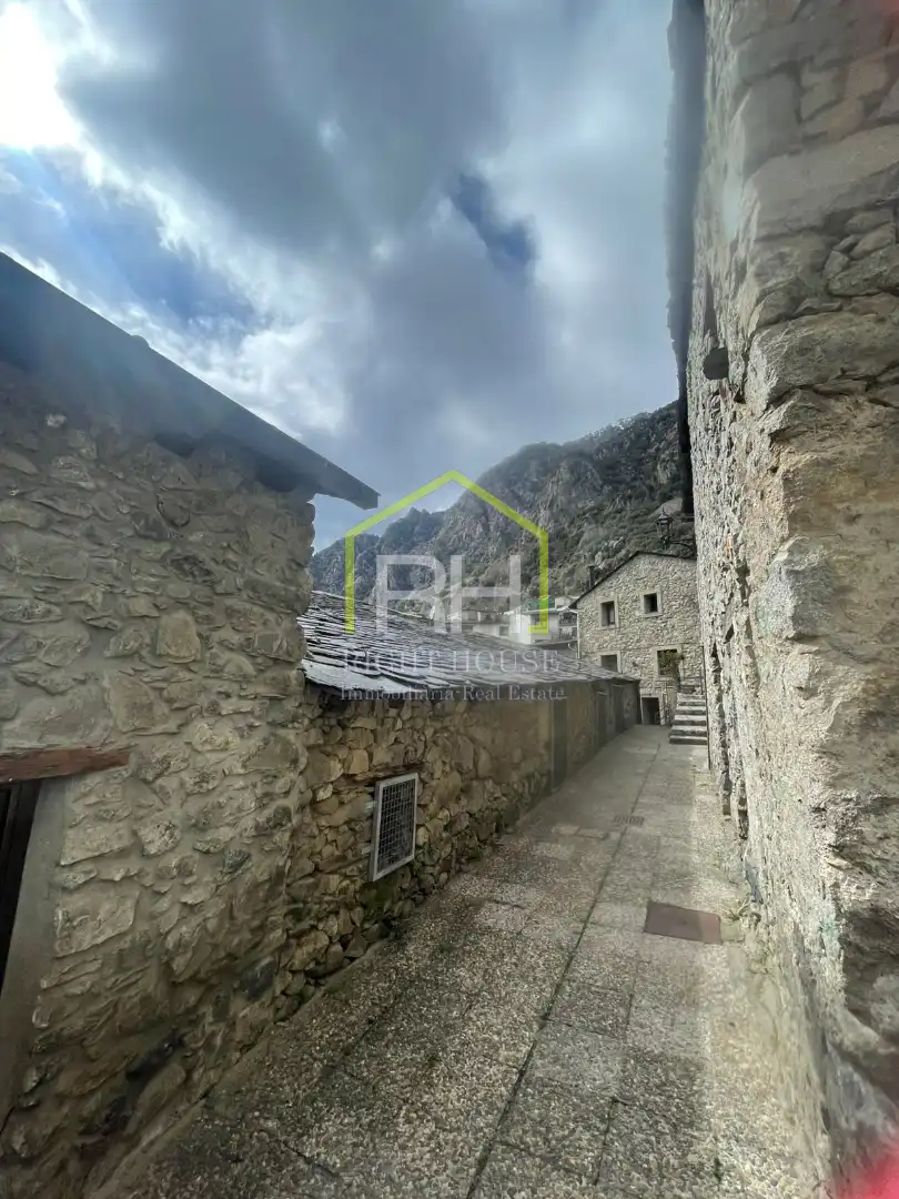 Exterior view of Flat for rent in Andorra la Vella  with Heating, Parquet flooring and Oven