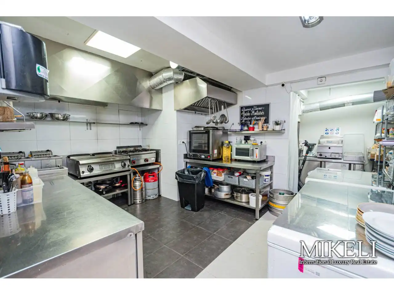 Cocina de Local en traspaso en Santander con Aire acondicionado y Alarma