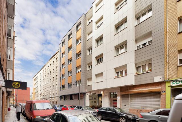 Piso en Venta en Gijón - CL DOMINGO JULIANA, 38 en La Calzada