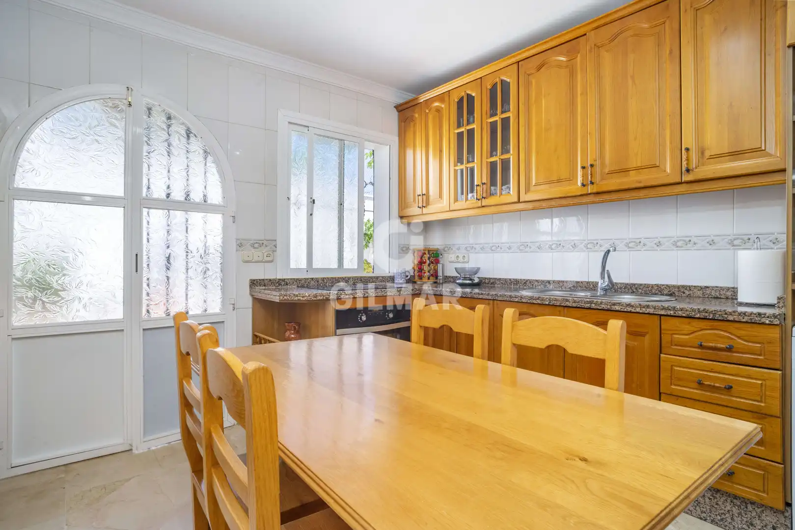 Cuina de Casa o xalet en venda en Estepona amb Jardí privat i Piscina
