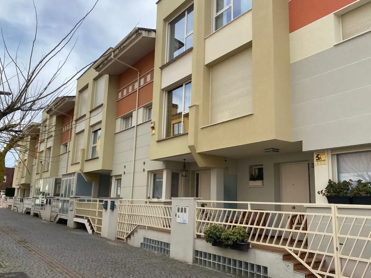 Vista exterior de Casa o xalet en venda en Burgos Capital amb Calefacció, Jardí privat i Parquet