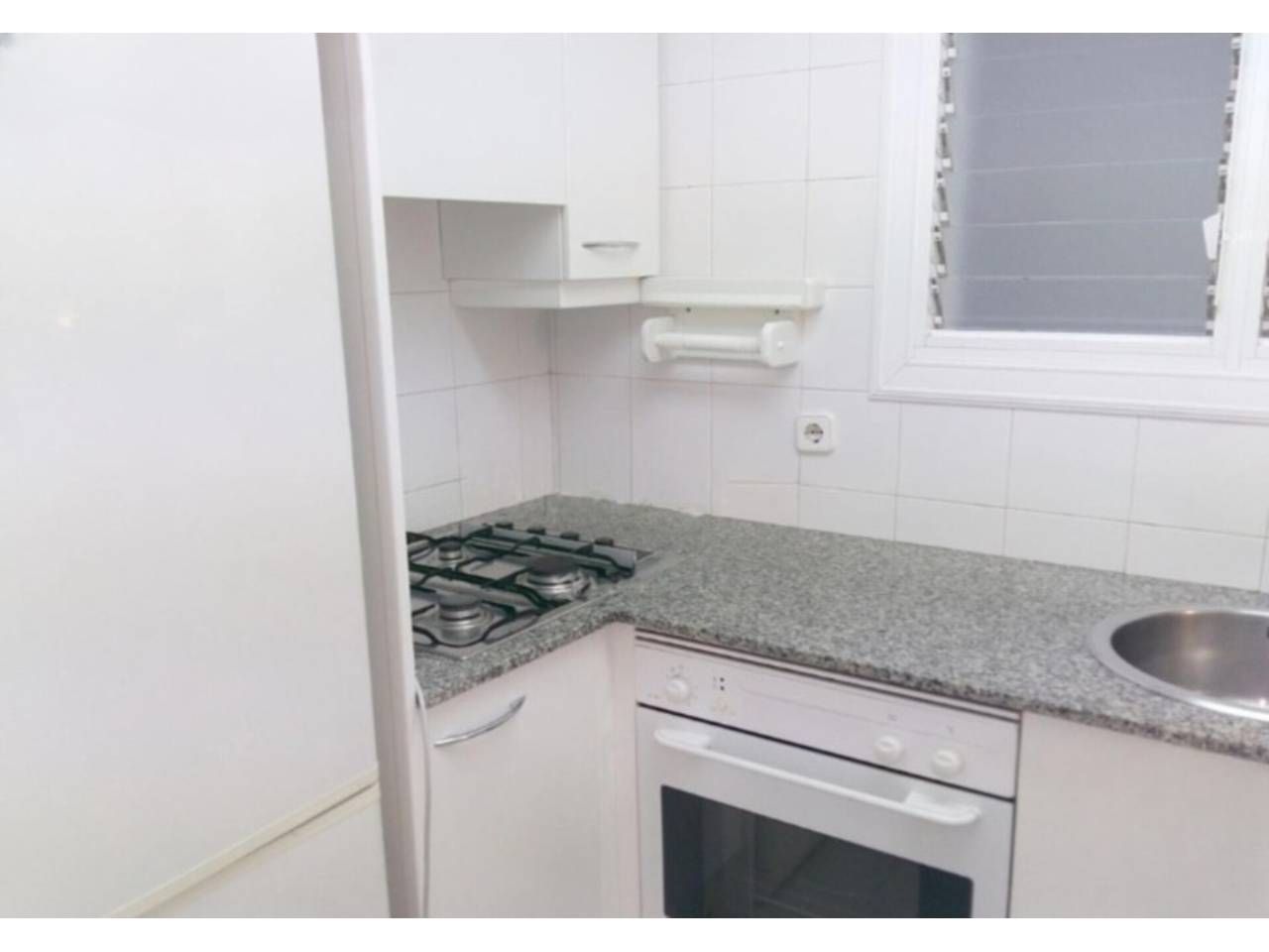 Cuina de Pis de lloguer en L'Hospitalet de Llobregat amb Aire condicionat i Parquet