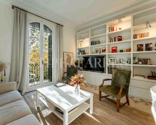 Living room of Flat to rent in  Barcelona Capital  with Air Conditioner and Balcony