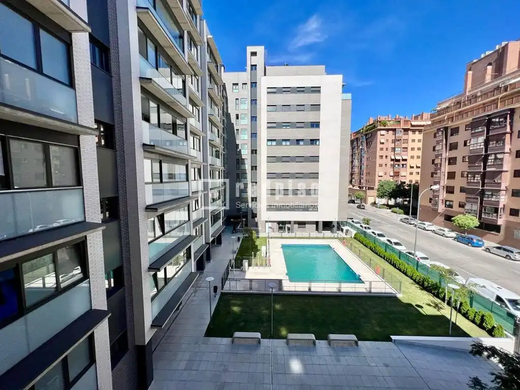 Außenansicht von Dachboden zur Miete in Madrid mit Heizung, Terrasse und Abstellraum