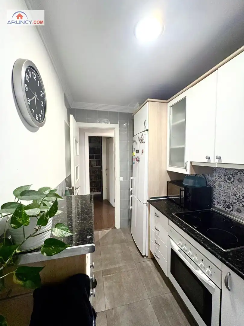 Kitchen of Flat for sale in Sevilla  with Air Conditioner and Furnished