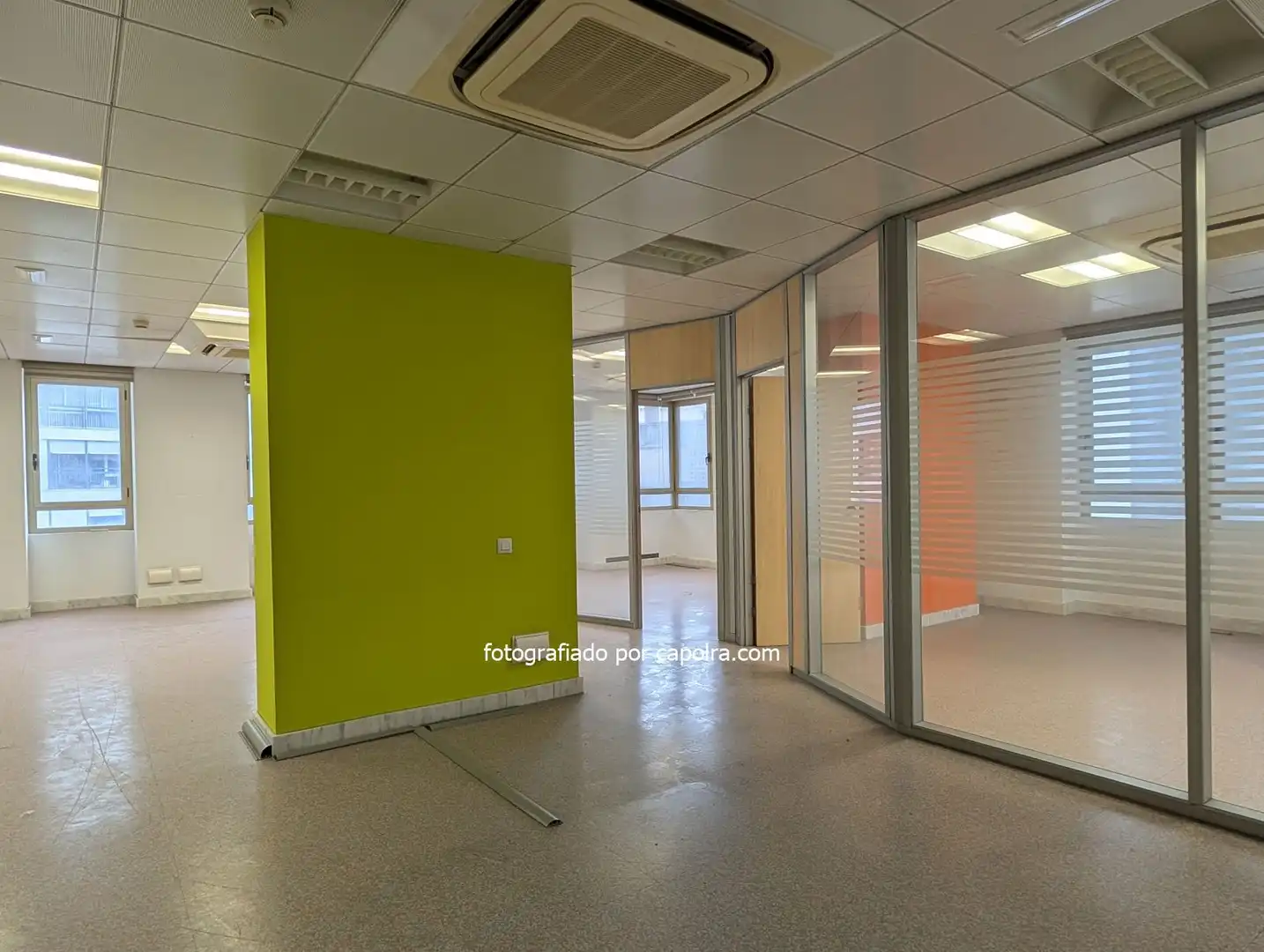 Büro zum Verkauf in Barcelona mit Klimaanlage und Heizung