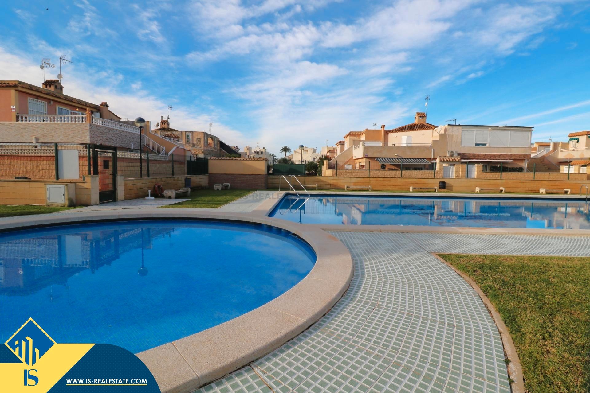 Swimming pool of Duplex for sale in Torrevieja  with Terrace, Furnished and Community pool