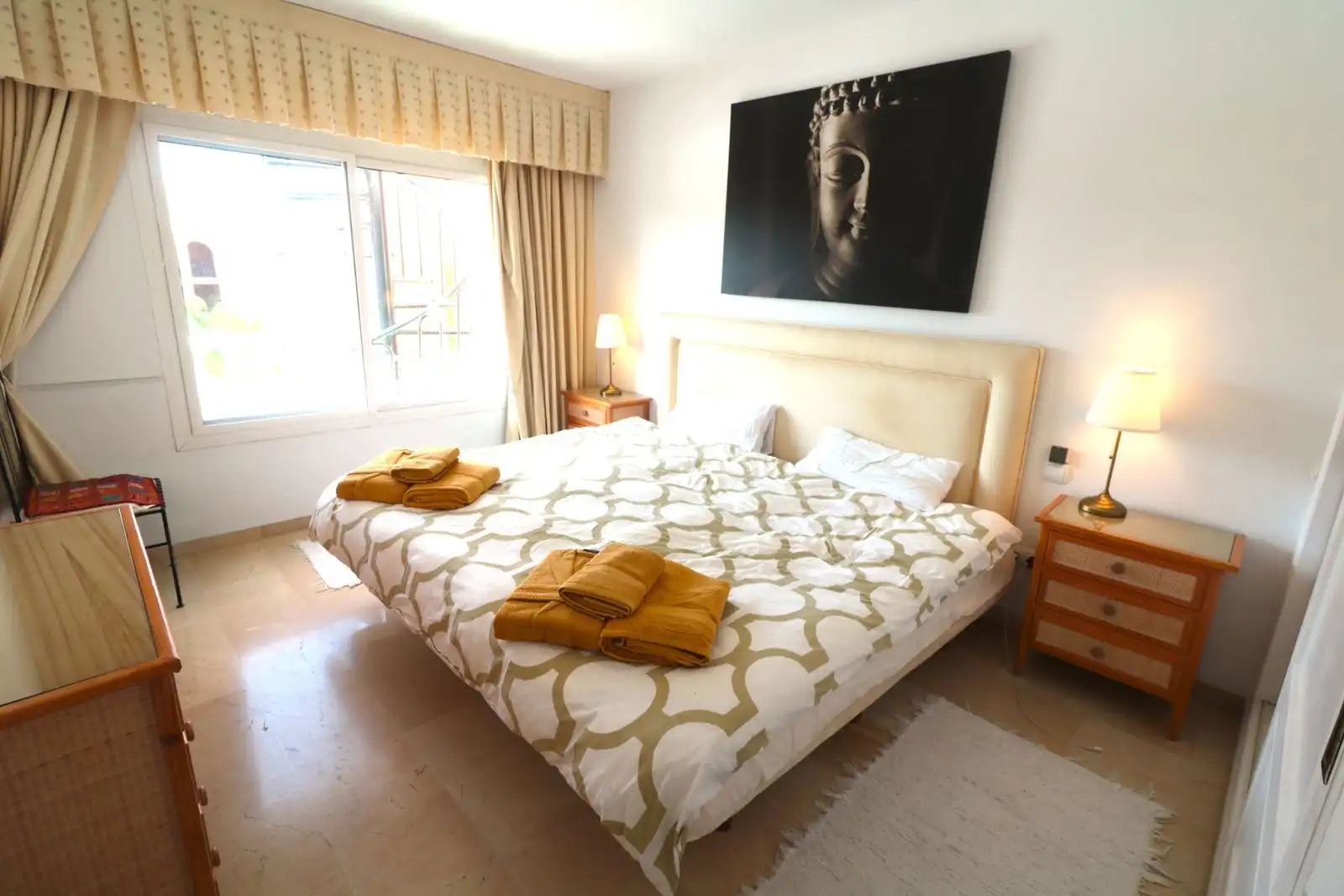 Habitación de Piso en venta en Estepona con Aire acondicionado, Terraza y Amueblado