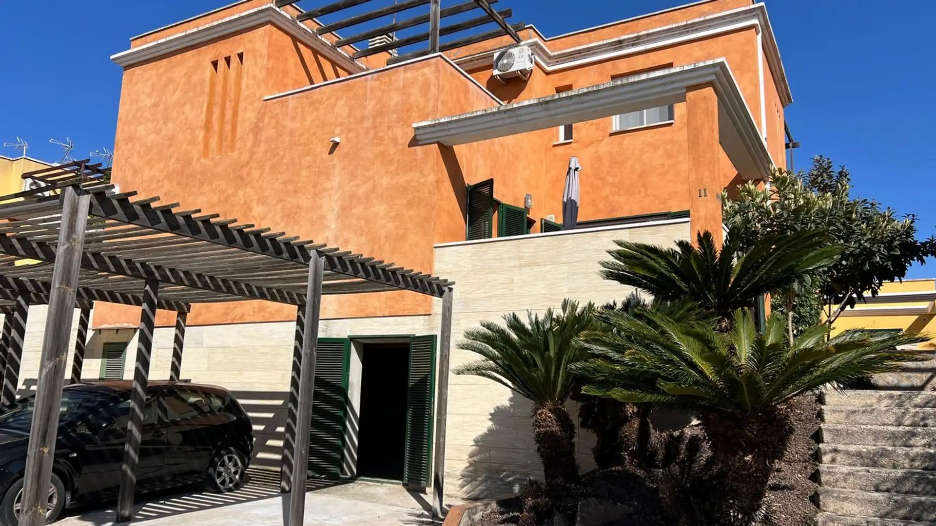 Vista exterior de Casa adosada en venda en El Vendrell amb Aire condicionat, Calefacció i Terrassa