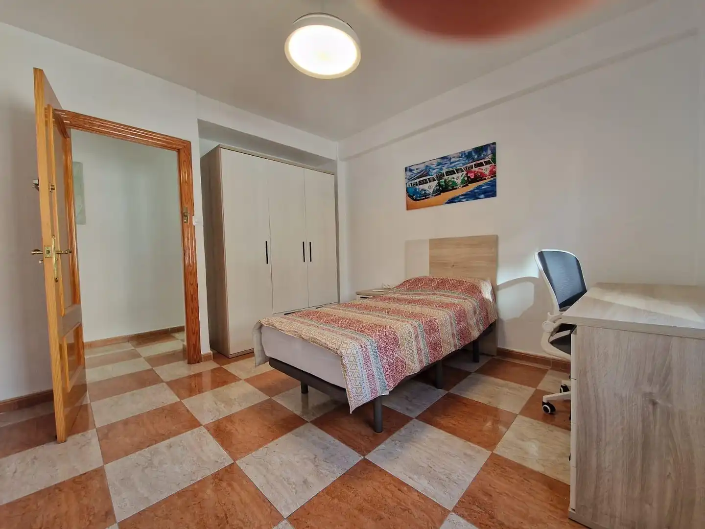 Habitació a Calle PINTOR BALACA, 56, Ensanche