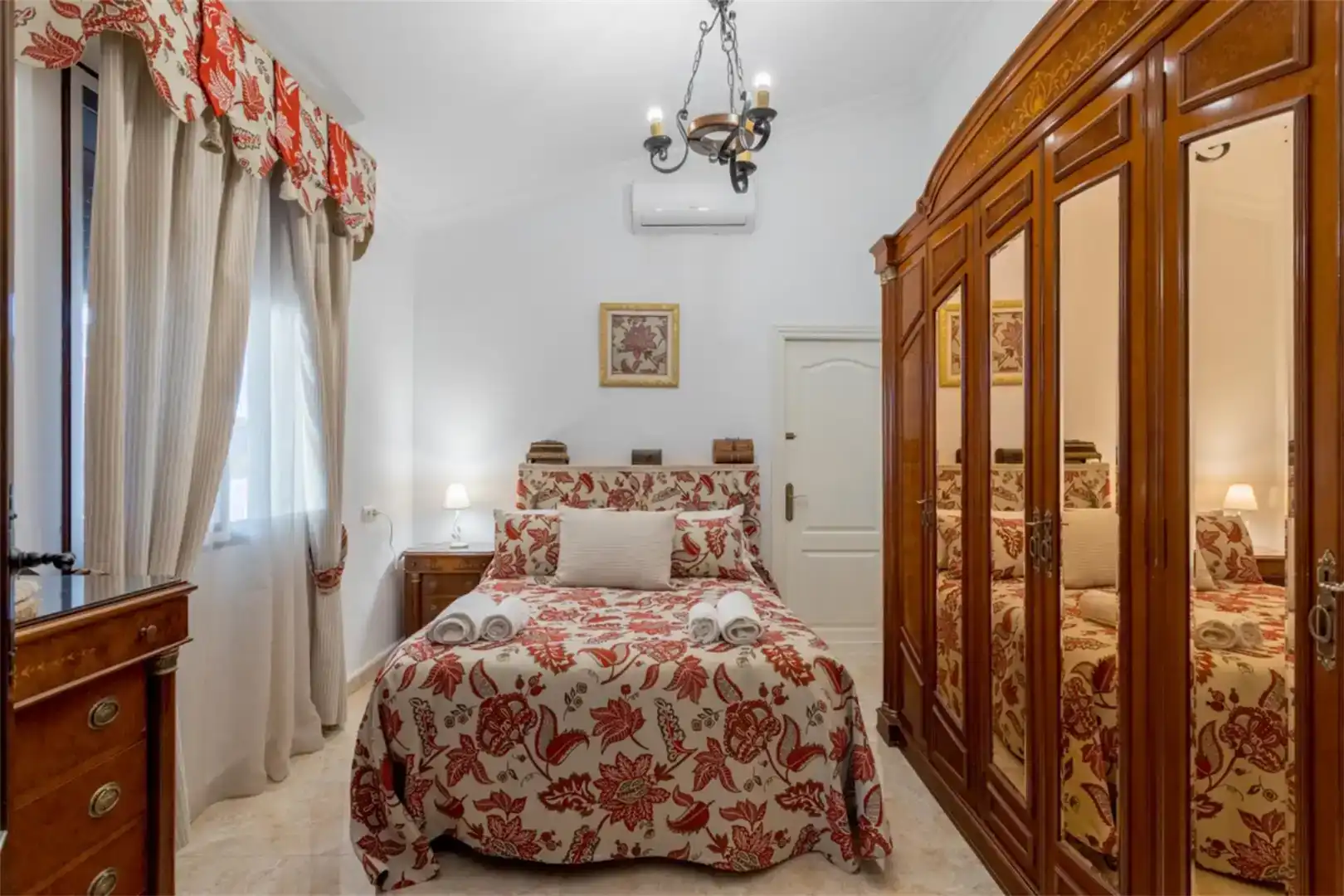 Habitación de Casa o chalet en venta en Fuentes de Andalucía con Aire acondicionado y Piscina