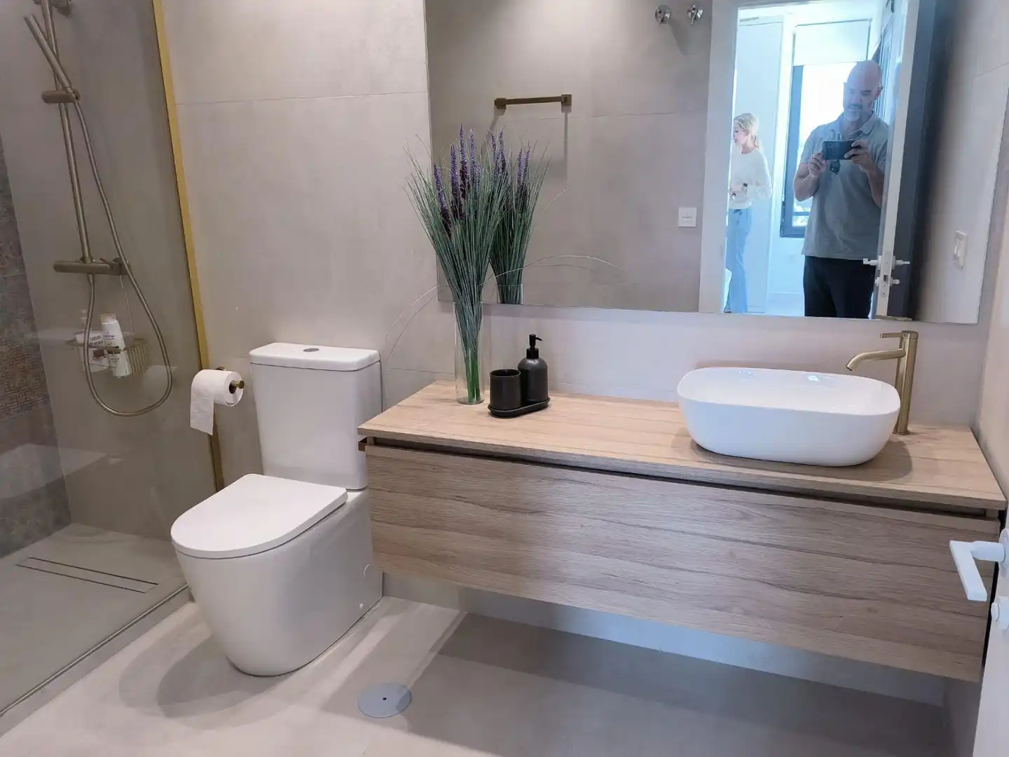 Bathroom of Flat for rent in Marbella  with Air Conditioner, Heating and Terrace