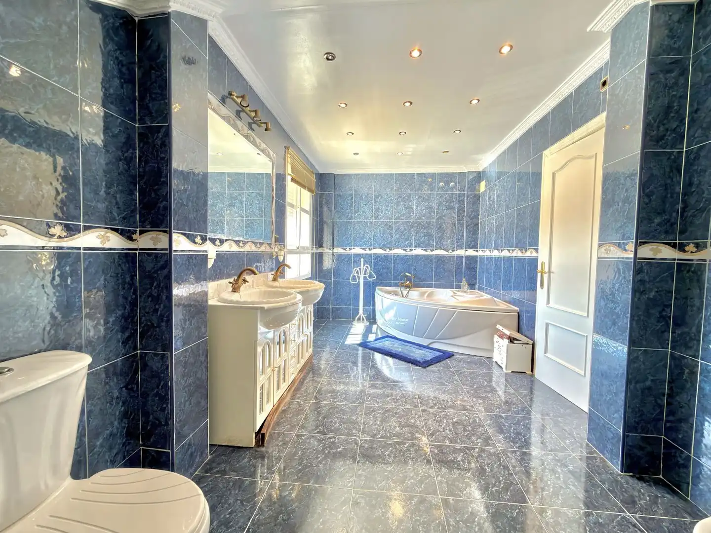 Bathroom of Houses for sale in Gines, Sevilla