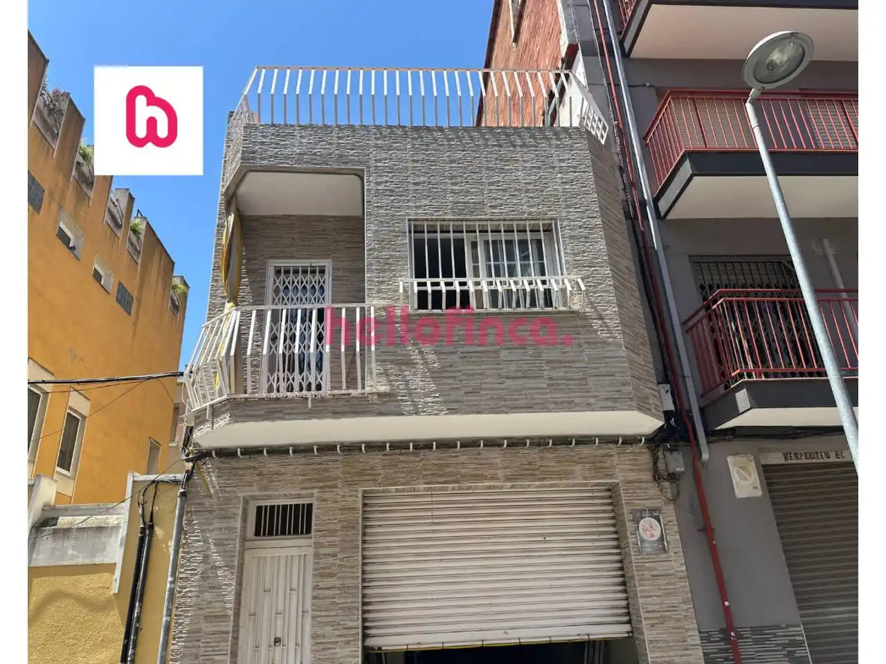 Vista exterior de Casa adosada en venda en Badalona amb Aire condicionat, Calefacció i Terrassa