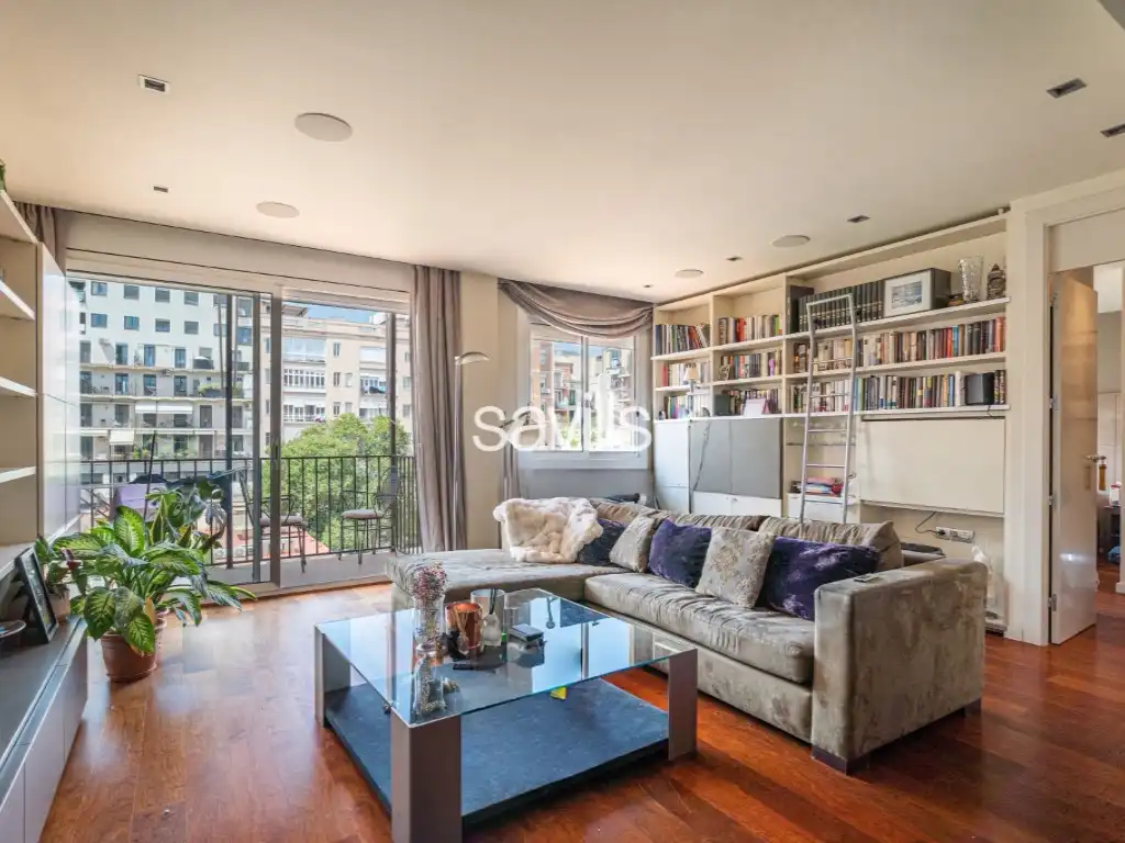 Sala d'estar de Apartament en venda en Barcelona amb Aire condicionat i Terrassa