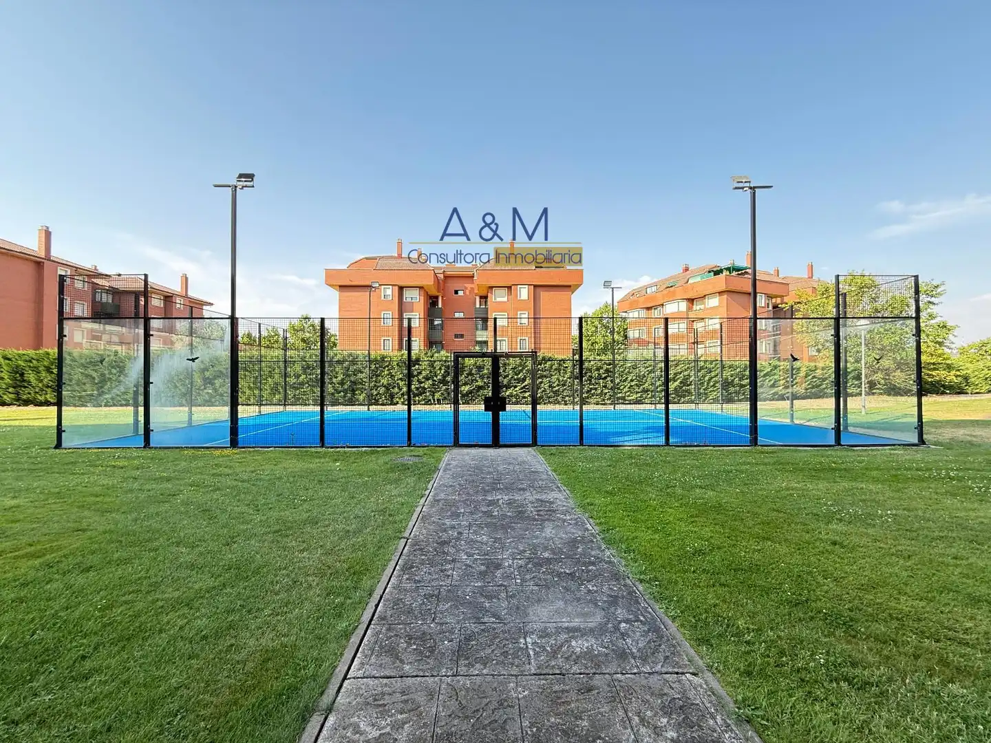 Piscina de Ático en venta en Valladolid con Calefacción, Parquet y Terraza