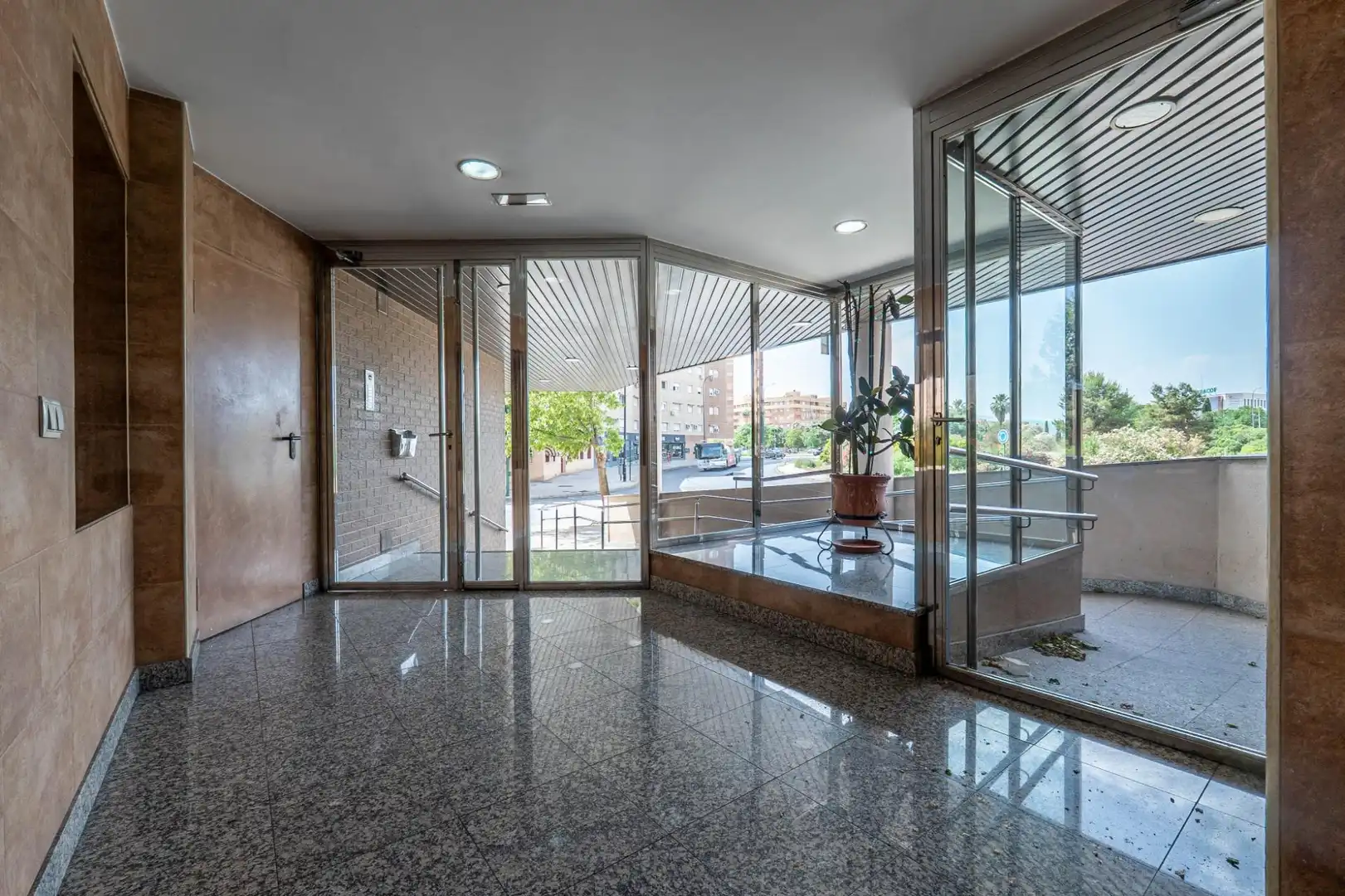 Flat for sale in Granada  with Air Conditioner, Furnished and Balcony