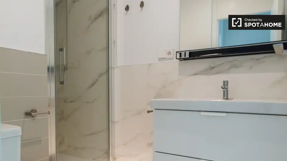 Baño de Piso de alquiler en Valencia con Aire acondicionado, Calefacción y Amueblado