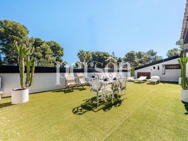 Detached house with pool for sale in La Cañada
