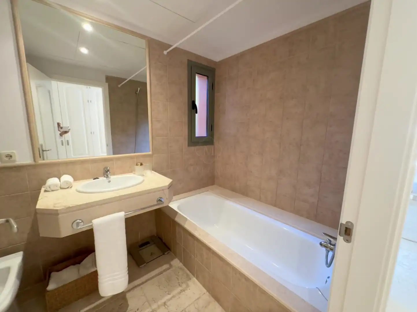 Bany de Apartament de lloguer en Benahavís amb Aire condicionat, Calefacció i Terrassa