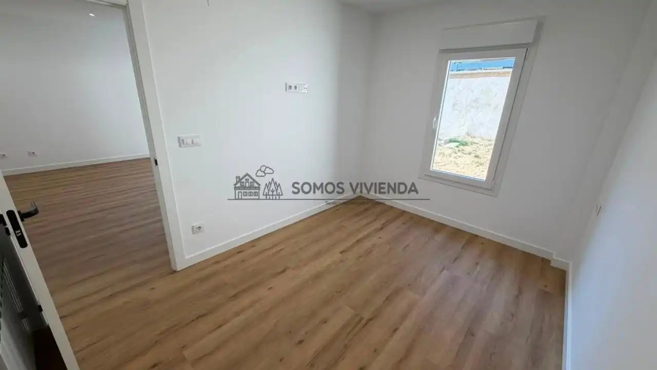 Dormitori de Apartament en venda en Ourense Capital  amb Calefacció i Terrassa