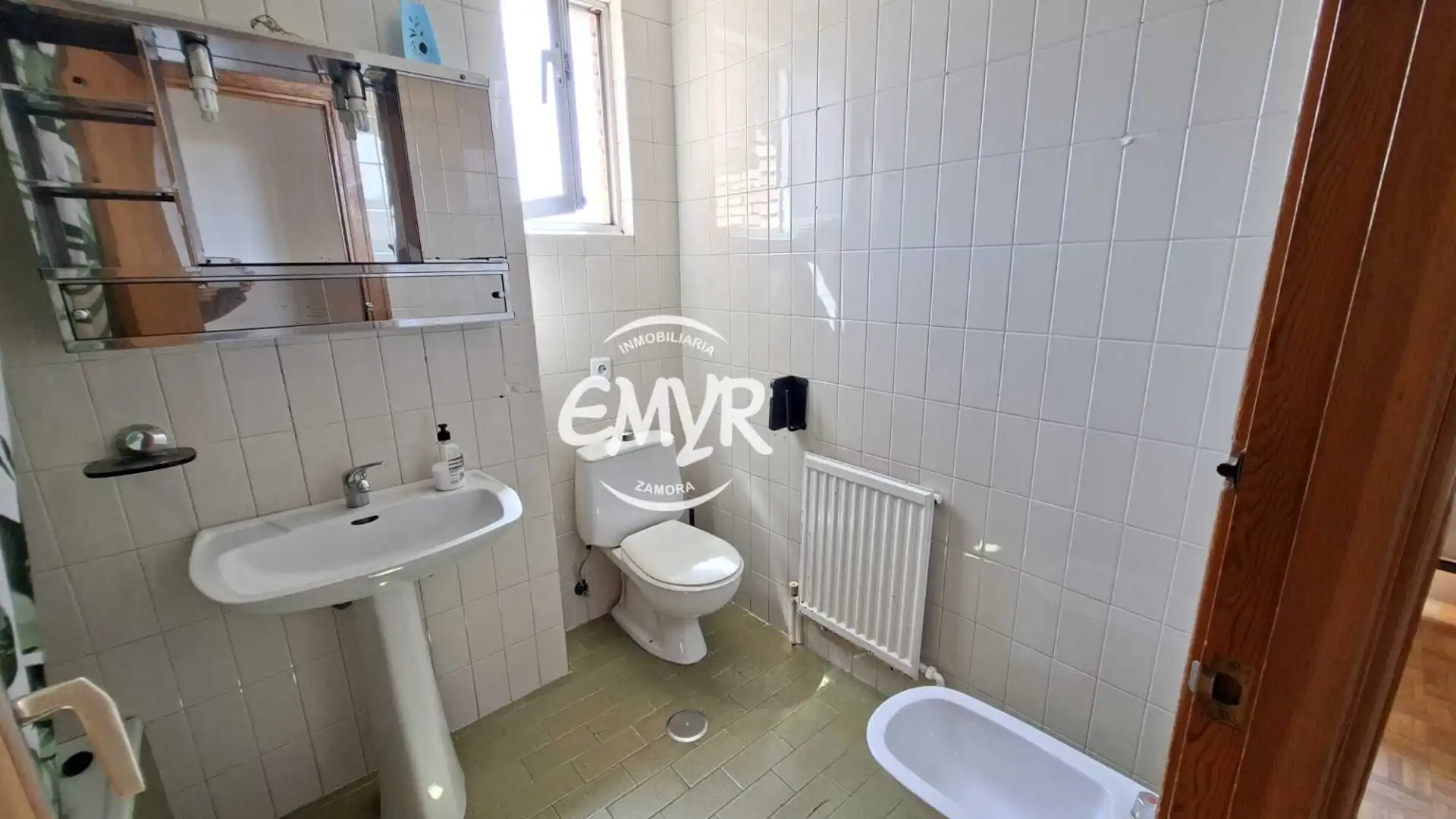 Bathroom of Flat for sale in Zamora Capital   with Heating, Parquet flooring and Terrace