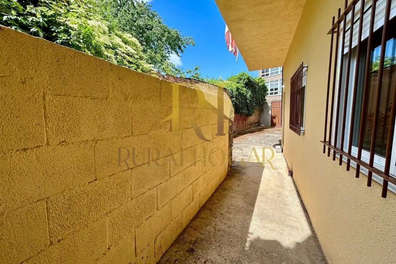 Vista exterior de Casa adosada en venta en Vilamartín de Valdeorras con Terraza
