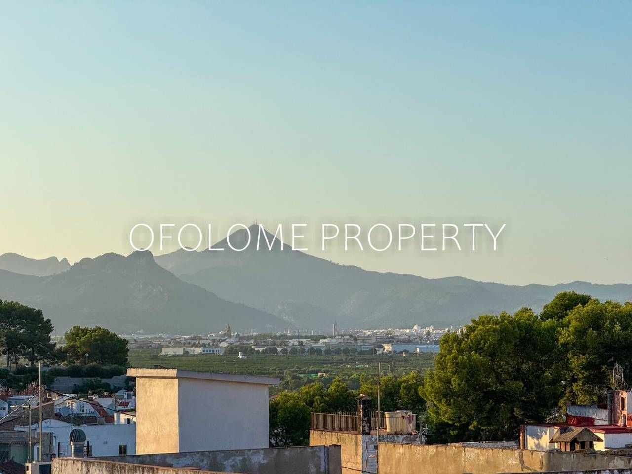 Vista exterior de Casa o xalet en venda en Oliva amb Calefacció, Terrassa i Alarma