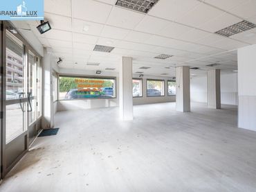 Local comercial en venda a Avenida DE DILAR