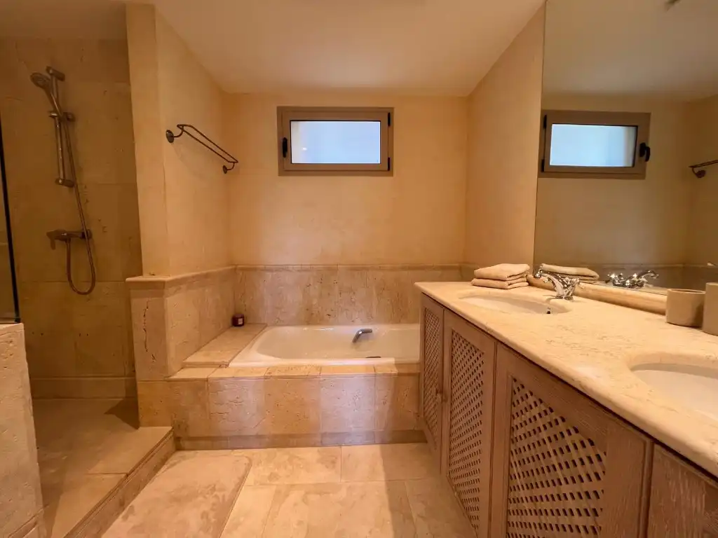 Badezimmer von Wohnungen zur Miete in Calvià mit Klimaanlage, Privatgarten und Möbliert