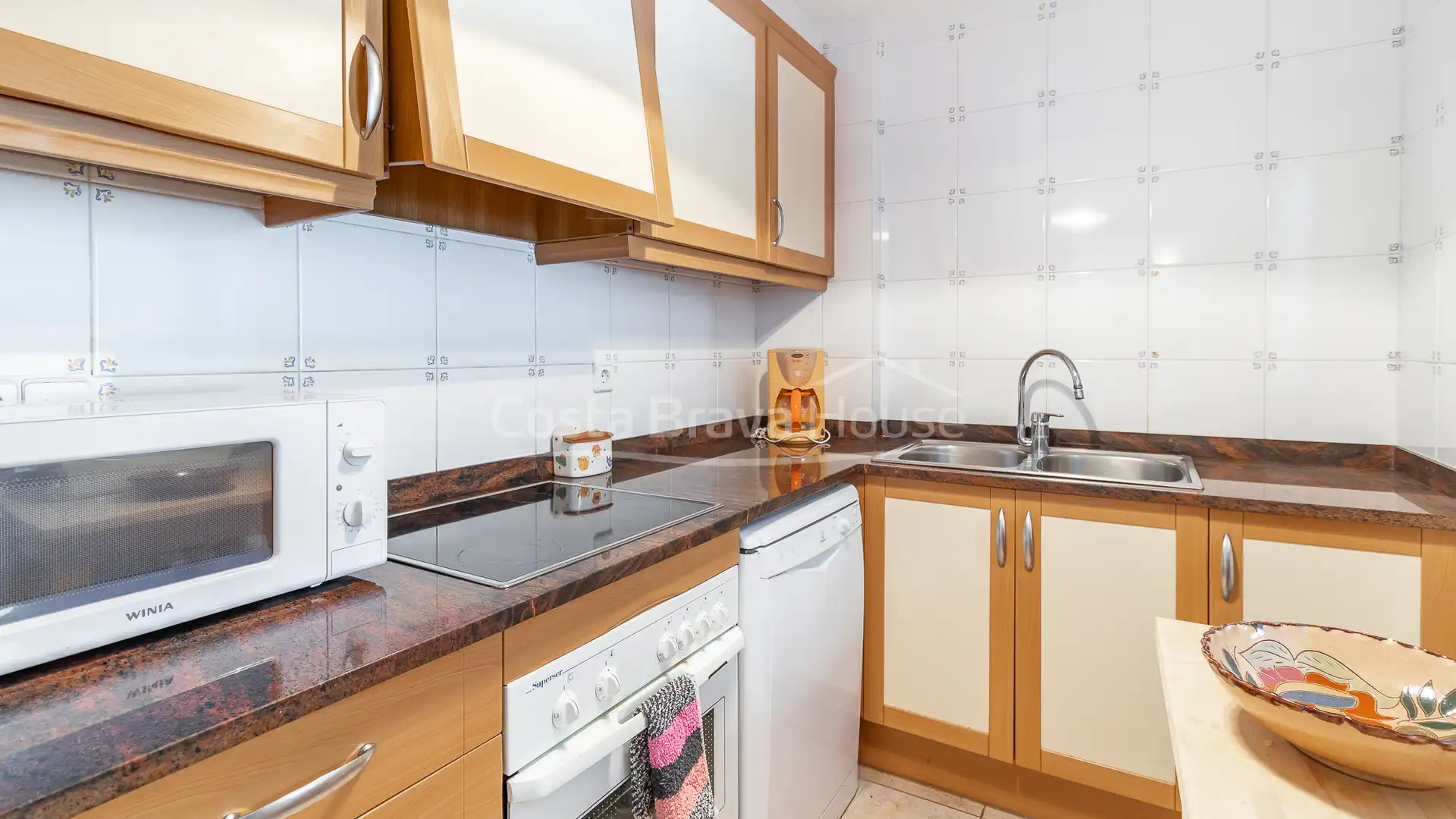 Cocina de Apartamento en venta en Pals con Terraza, Piscina y Horno
