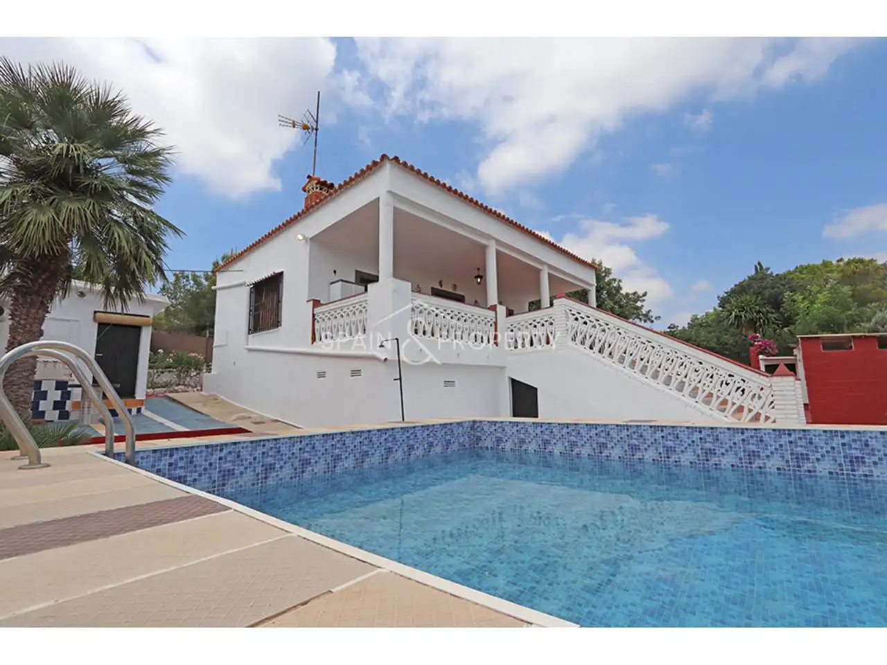 Detached house with pool for sale in Montserrat