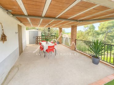 Casa amb balcó en venda a Carrer Santa Creu de Creixà